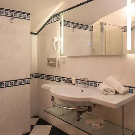Savoy Hotel 4*